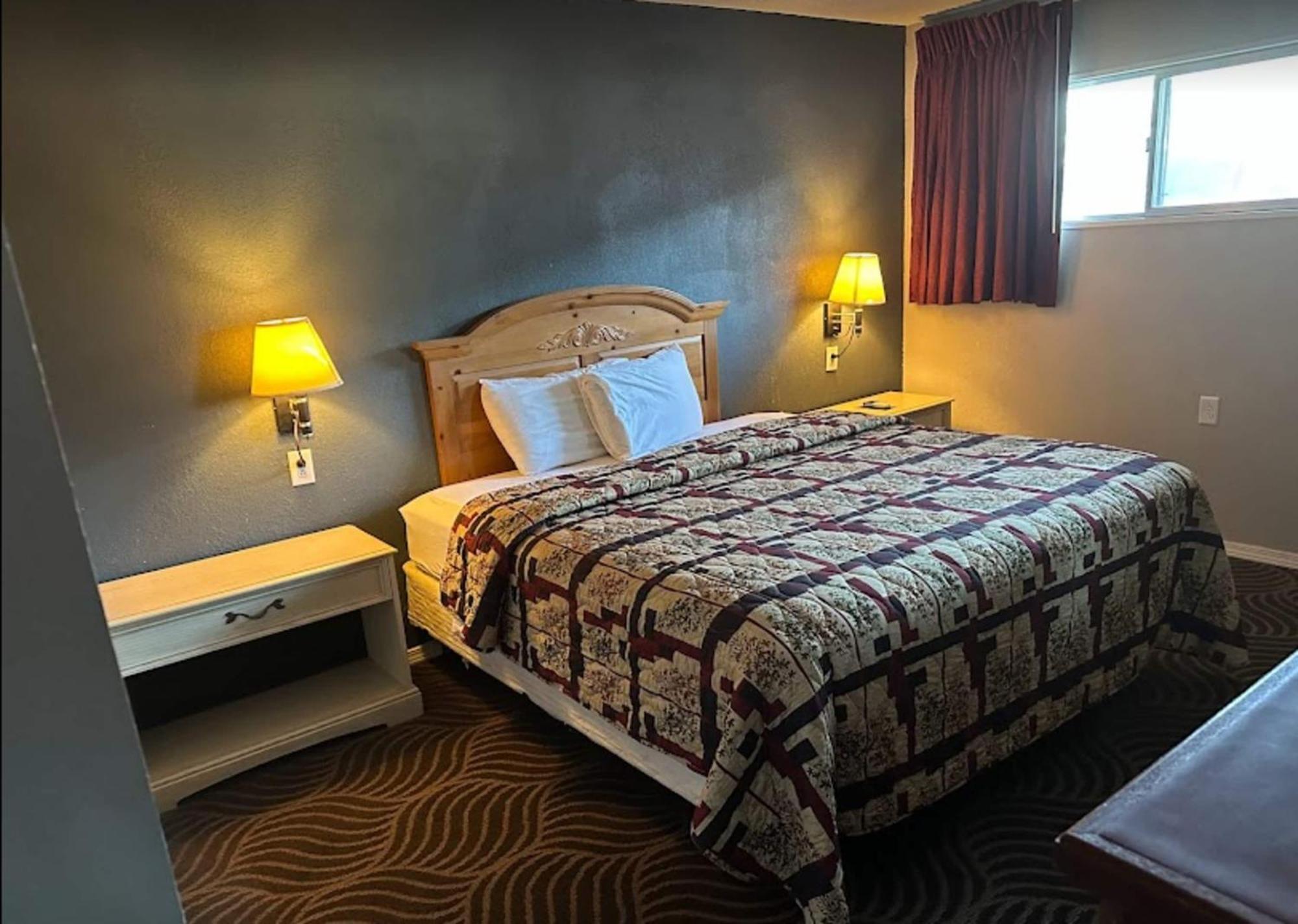 Love Hotels Western Holiday By Oyo At Harlan Lake Ne Alma Exterior foto