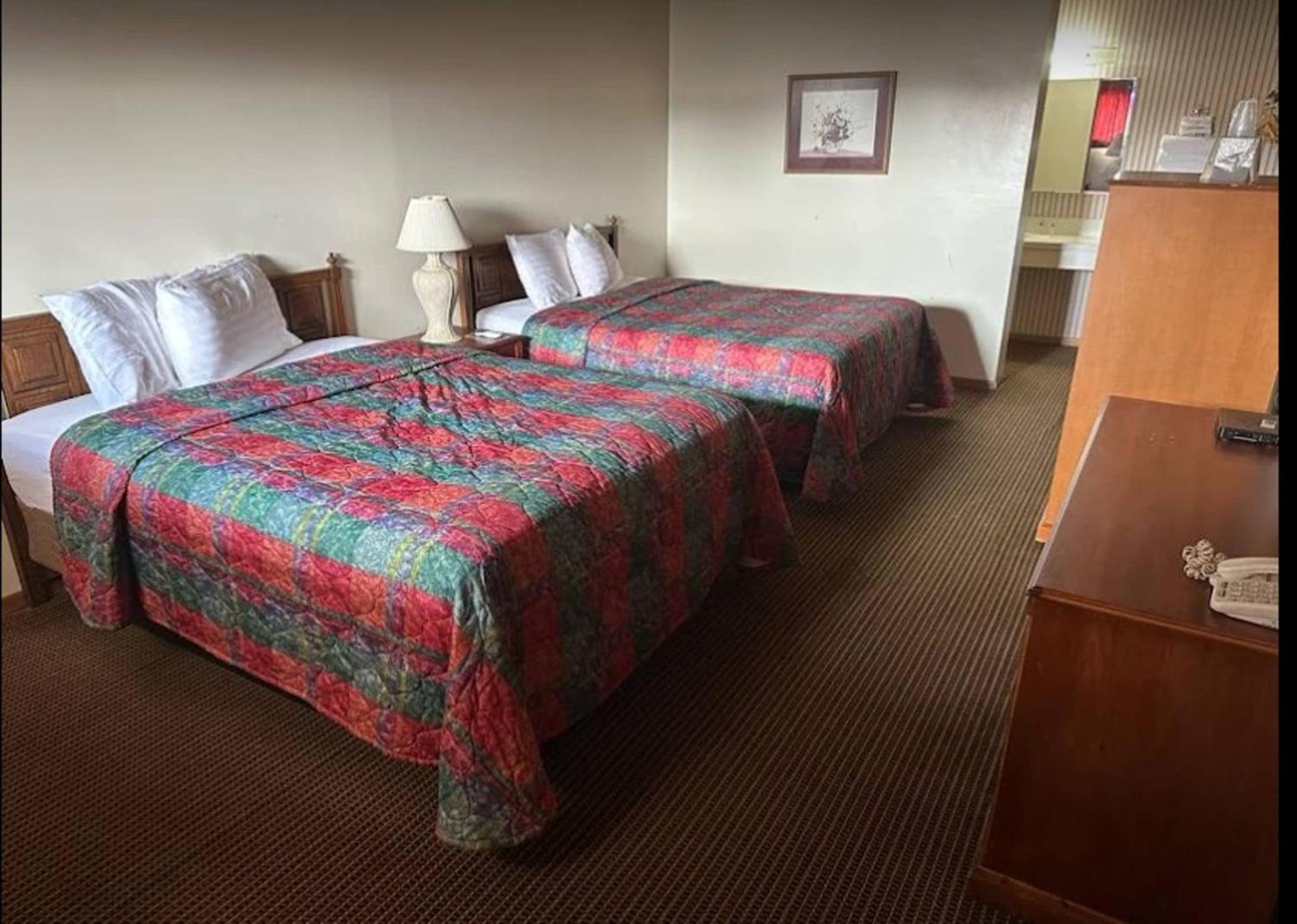 Love Hotels Western Holiday By Oyo At Harlan Lake Ne Alma Exterior foto