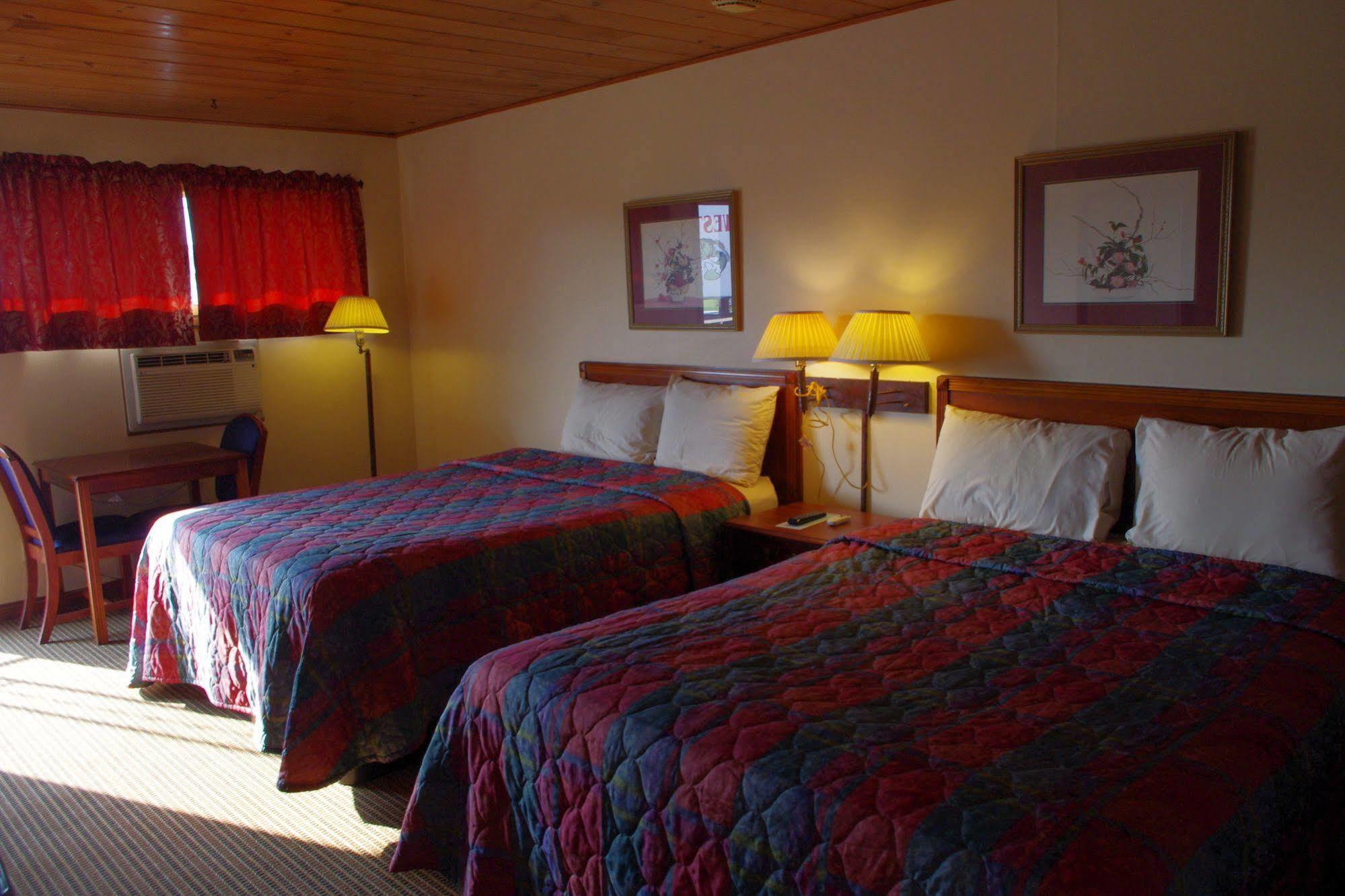 Love Hotels Western Holiday By Oyo At Harlan Lake Ne Alma Exterior foto