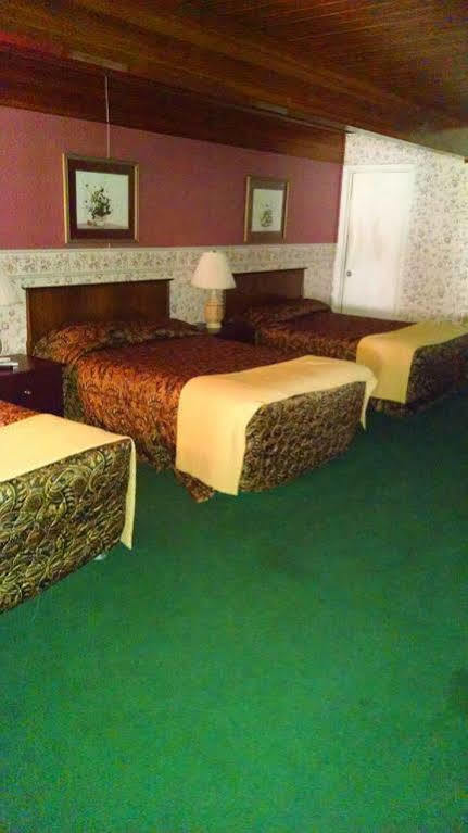 Love Hotels Western Holiday By Oyo At Harlan Lake Ne Alma Exterior foto